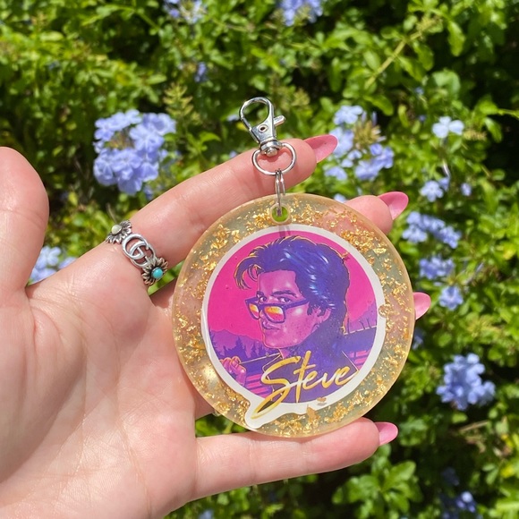 Stranger Things Purple Steve Harrington Cartoon & Gold Flakes Keychain - Picture 6 of 17